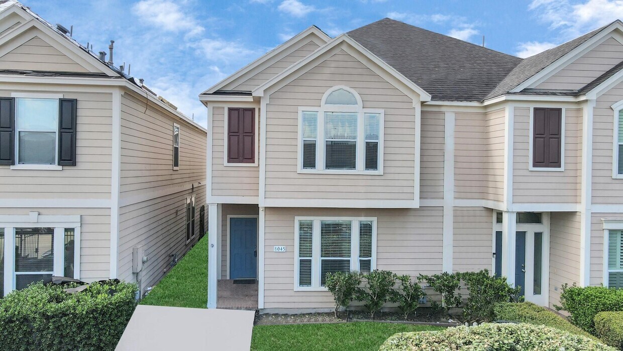 Foto principal - 8045 Ellinger Ln