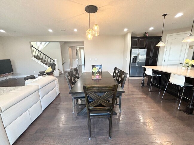 Foto del edificio - Beautiful 5 Bedroom with Den/Office and La...