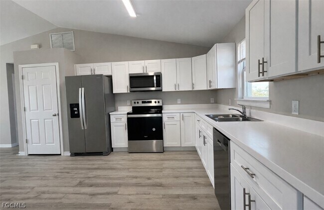 Foto del edificio - 3108 73rd St W