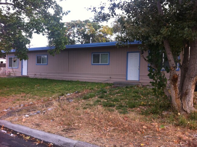 Foto del edificio - Duplex for Rent  Pet Friendly!