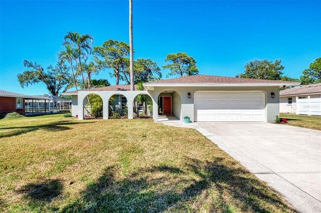 Building Photo - 2221 Pine View Cir
