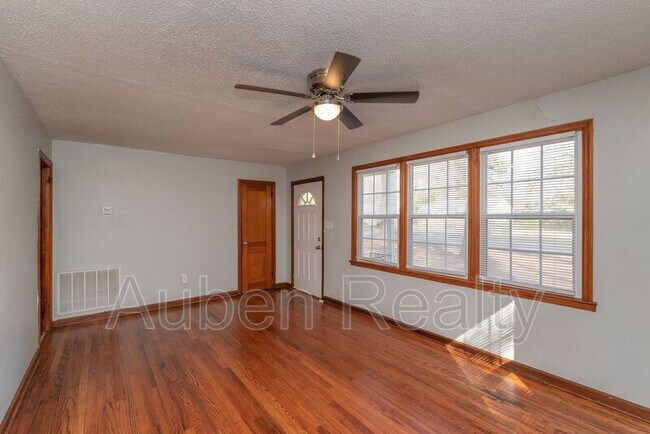 Building Photo - 2202 Shirley Ave