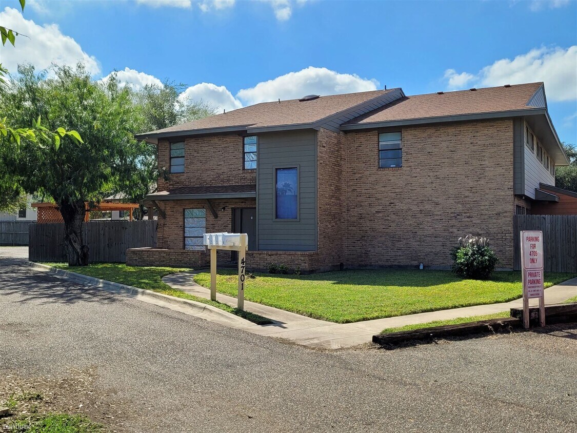 2 br, 1 bath 4plex 4701 N 11th St Apt 3 Condo for Rent in McAllen