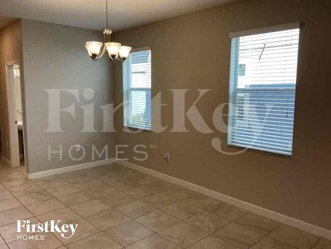 Building Photo - 10011 Sage Creek Dr