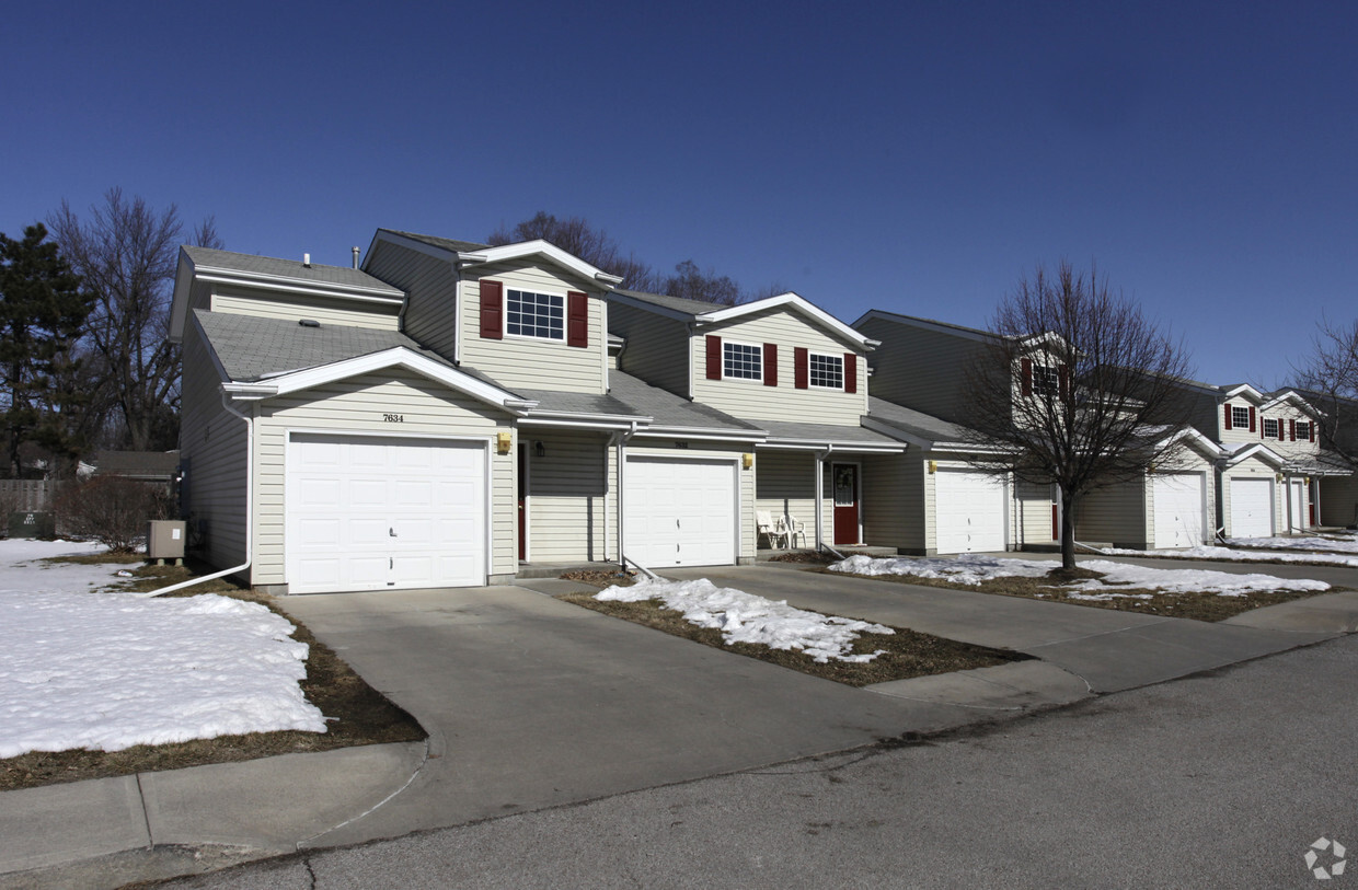 Primary Photo - Caravelle Townhomes