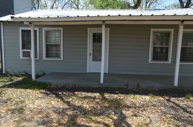 Foto del edificio - 7601 Farm to Market Rd