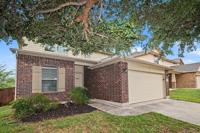 Foto del edificio - Hill Country Views w/ Deck & No Rear Neighbors | 3BR + Game Room & High Ceilings