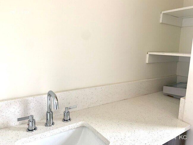 Building Photo - Roanoke Village 1 Bedroom
