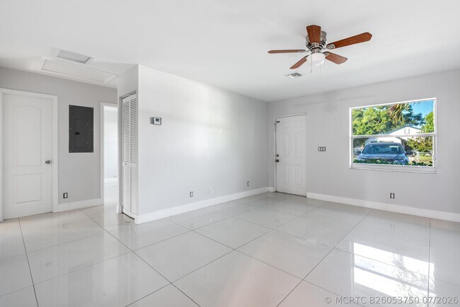 Foto del edificio - 220 Perry Ave