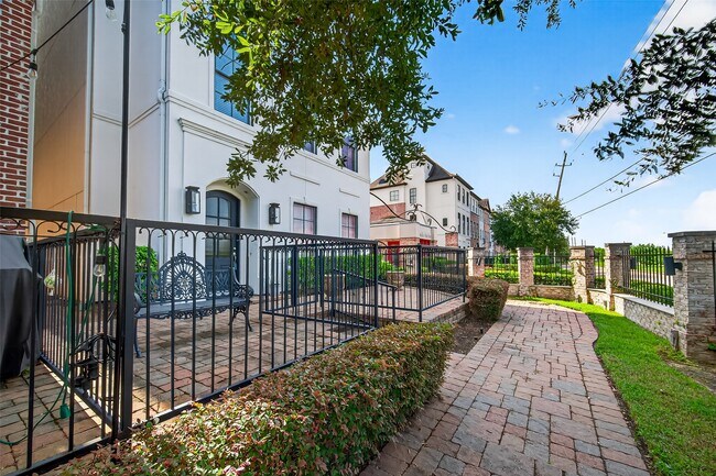 Foto del edificio - 9413 Fannin St