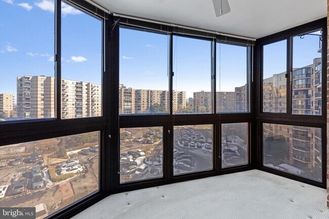 Foto del edificio - 8360 Greensboro Dr
