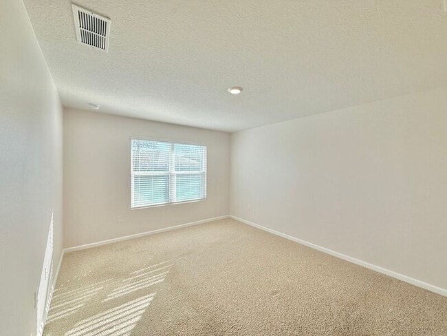 Building Photo - 5320 Peach Dr