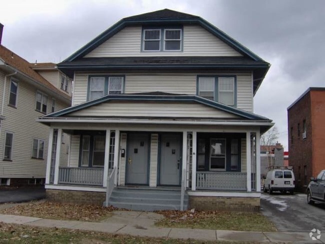 Building Photo - 15 Boardman St