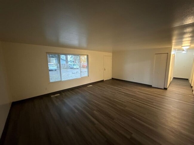 Foto del edificio - 848 Plymouth Dr NE