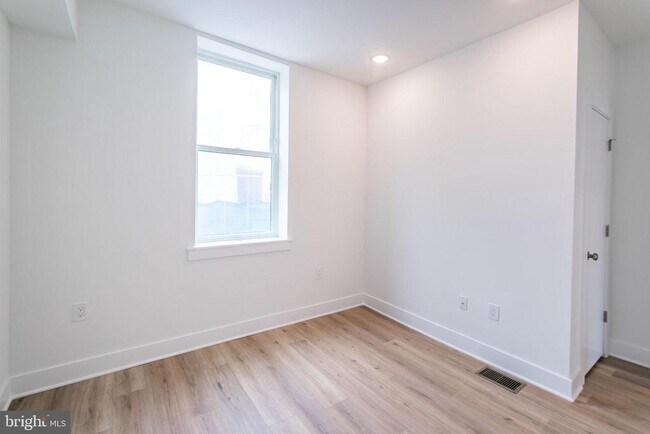 Foto del edificio - 4324 Lancaster Ave