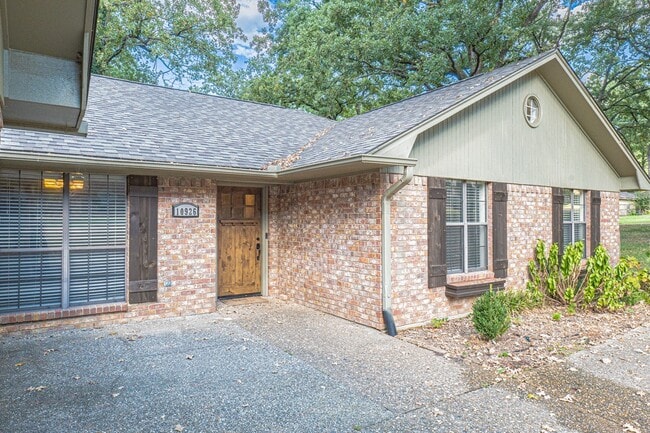 Foto del edificio - 10926 Mosswood Dr