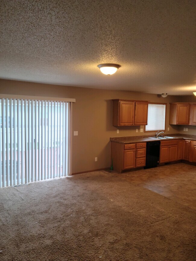 4241 Estate Dr S, Fargo, ND 58104 Townhome Rentals in Fargo ND