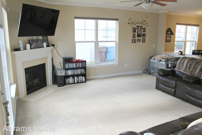 Building Photo - 3 br, 2.5 bath House - 721 Albertine Court