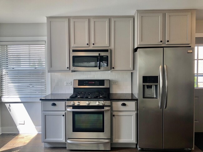 Foto del edificio - 4244 Gilbert Ave