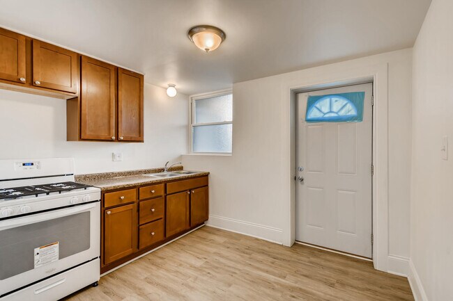 Foto del edificio - 1351 W 81st St