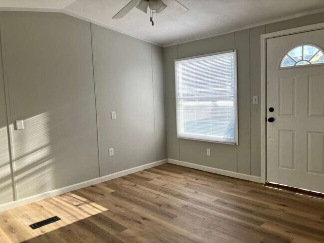Building Photo - 19 Deerwood Park