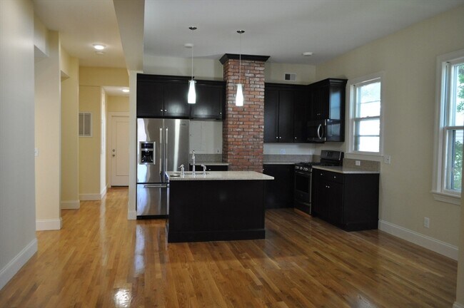 Building Photo - 34 Juniper St