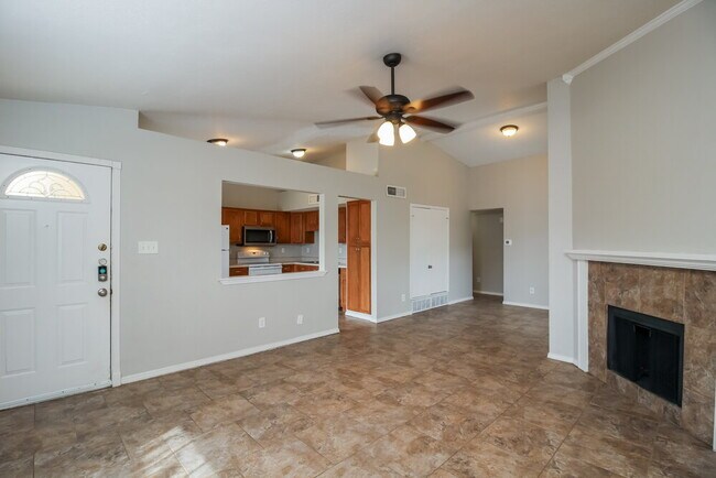 Building Photo - 5609 Powers St