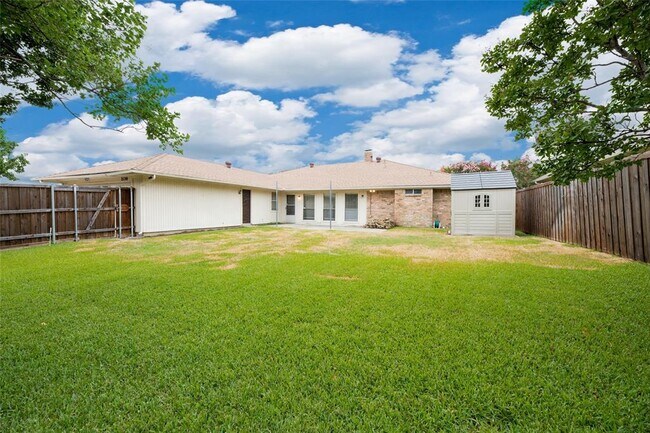 Building Photo - 2120 Hunters Ridge
