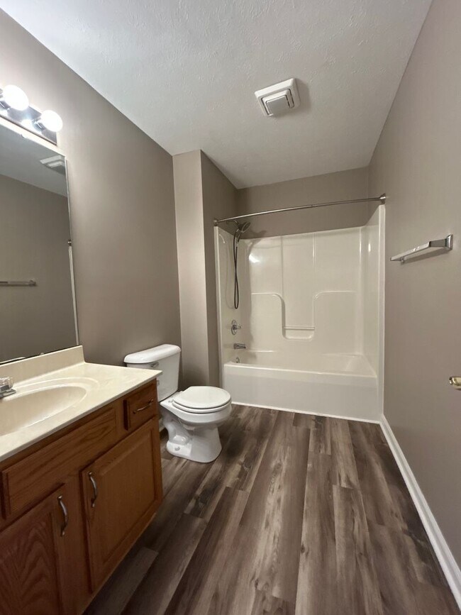 Foto del edificio - 2 Bedroom 2 Bath Condo Available Now!