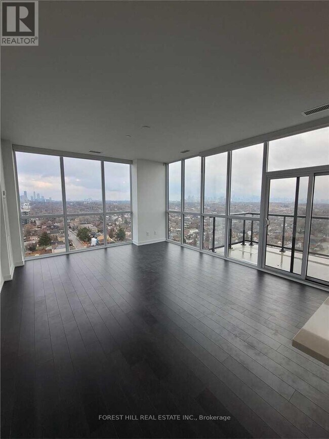 Photo du bâtiment - 1603 Eglinton Ave W