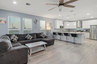 Building Photo - 305 Jettyview Rd