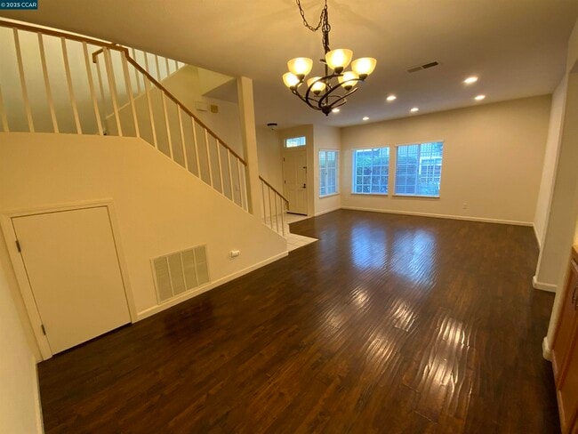 Building Photo - 149 Heritage Park Dr