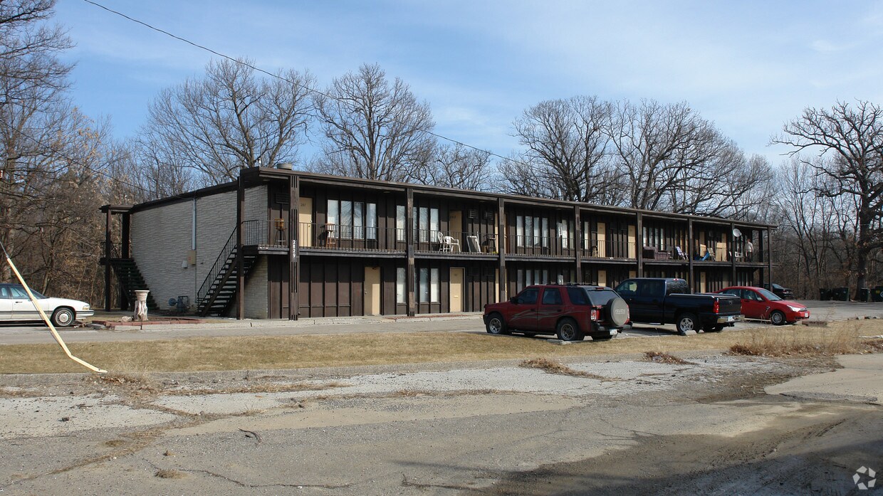 Douglas Oaks Apartments Apartments in Des Moines, IA