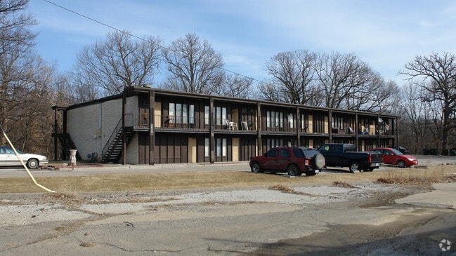Building Photo - Douglas Oaks