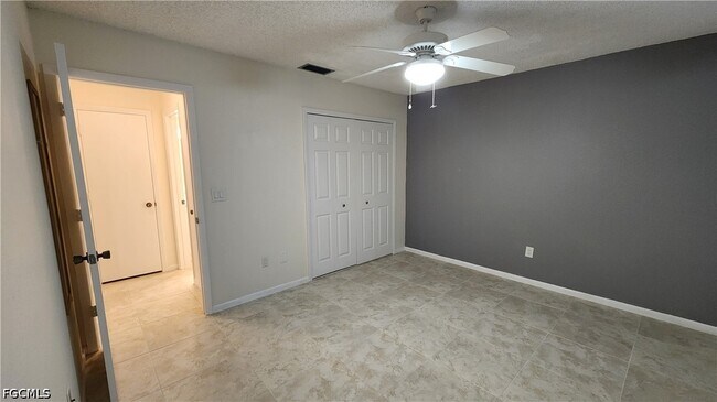 Foto del edificio - 6984 Winkler Rd