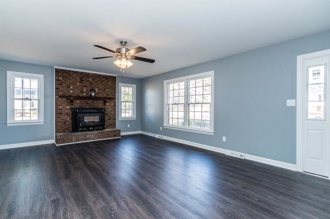 Foto del edificio - 2114 Silver Leaf Rd SW