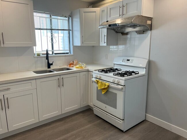 Photo du bâtiment - 783 E 52nd Ave