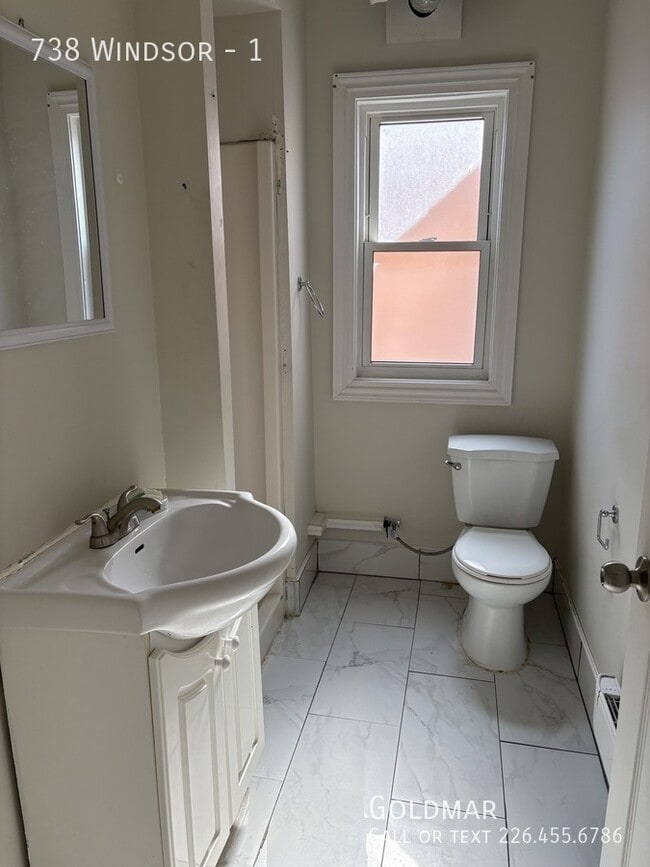 Building Photo - New Listing on Windsor Ave