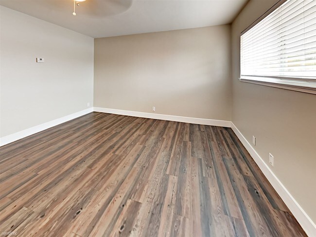 Building Photo - Studio, 1 bath  - 617 S 9th St Apt 7
