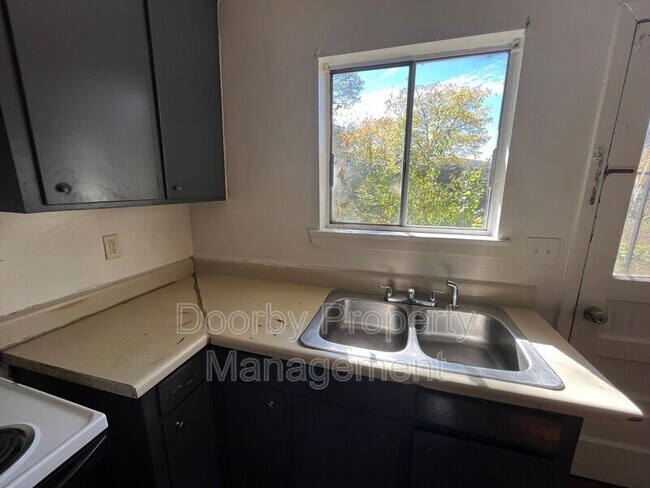 Foto del edificio - 1102 N Hawthorne St
