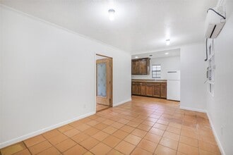 Building Photo - 402 Bomar St