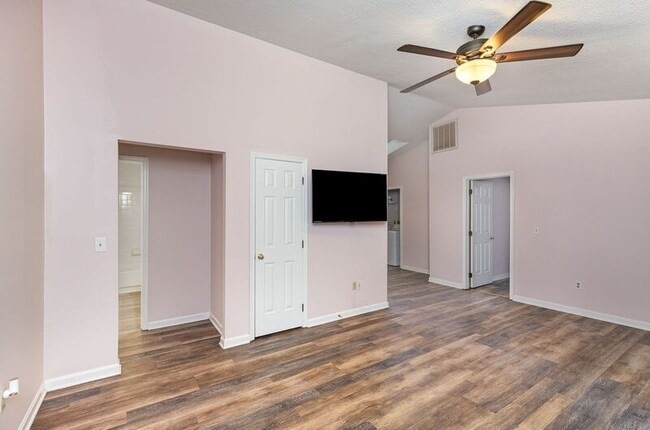 Building Photo - 12401 Wilderness Park Dr