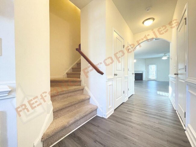 Building Photo - Great Location! 2 Story 3 Bedroom 1 Car-Garage End Unit Town Home with Community Pool  @ 55 James...