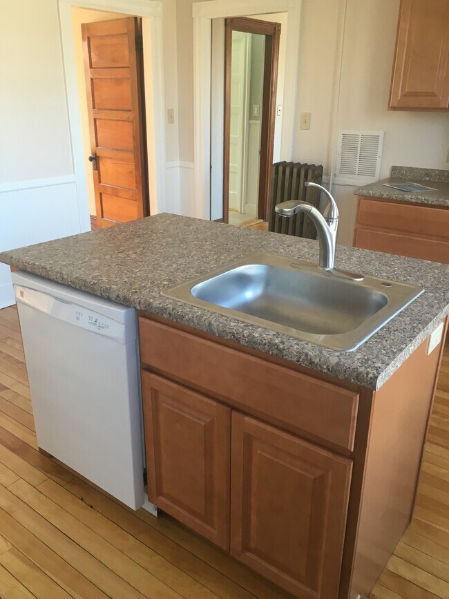 Kitchen island includes dishwaster - 1538 Congress St