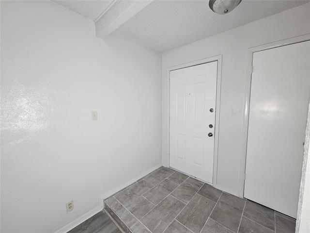 Foto del edificio - 720 Billie Ruth Ln