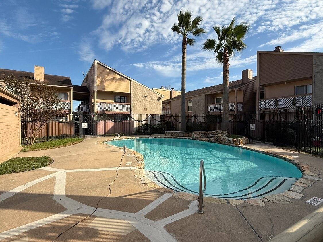 Foto principal - 10203 Forum Park Dr