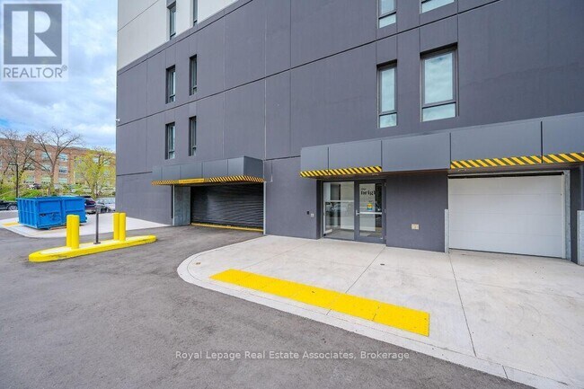 Building Photo - 741 King St W