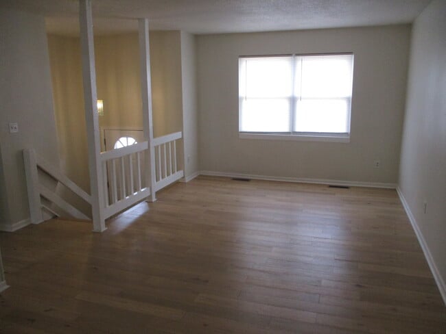 Building Photo - 1039 E Huntington Pl