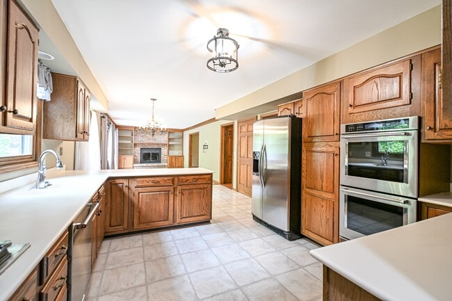 Building Photo - 5959 Shallow Creek Dr