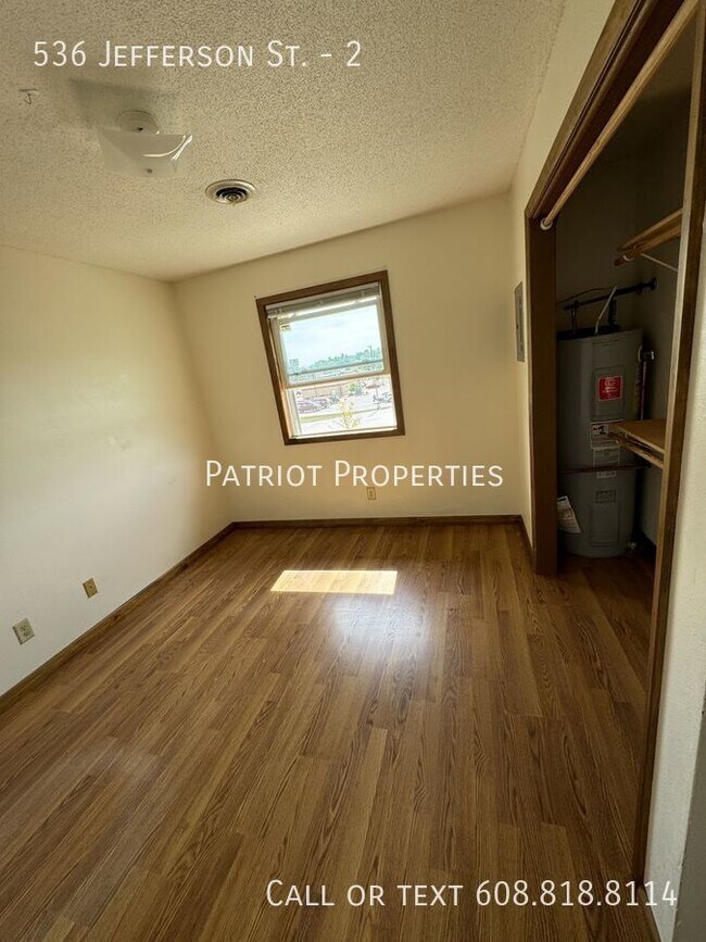 Building Photo - 2 bedroom/ 1 bath apartment in Mauston, WI